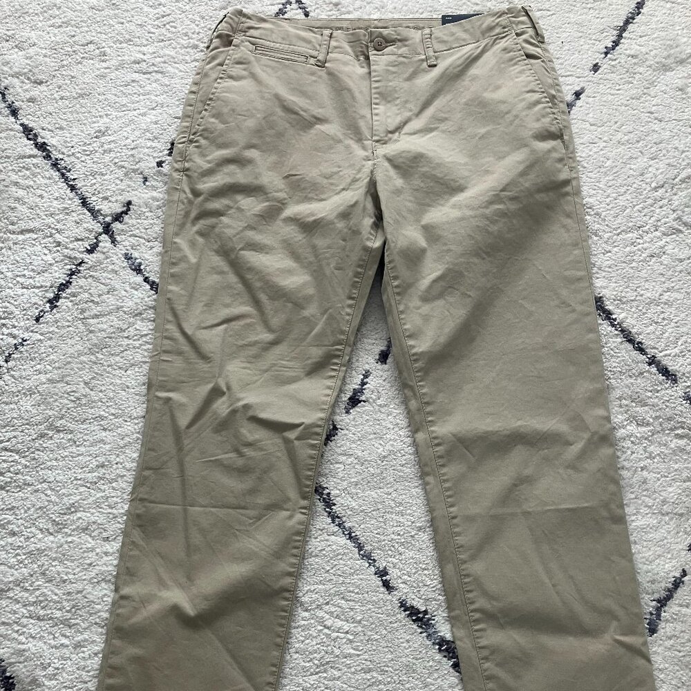 American Eagle Outfitters Athletic Straight Khaki Pants NWT